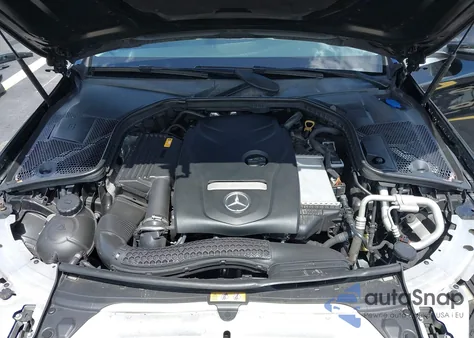 2018 Mercedes-Benz C 300 z USA, uszkodzony, nr VIN WDDWF4JB2JR402847